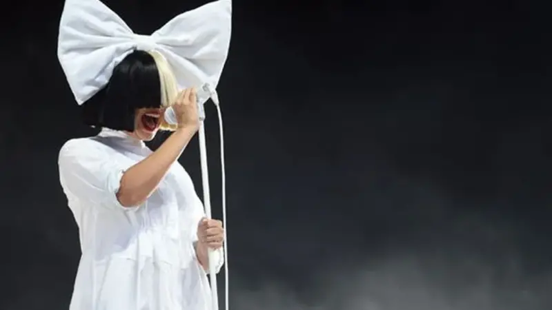 Sia Costume Ideas: How to Dress Like the Pop Star